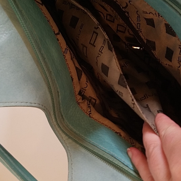 Nuovedive NWT Aqua Leather Handle Purse with detachable cross body straps - Picture 9 of 12